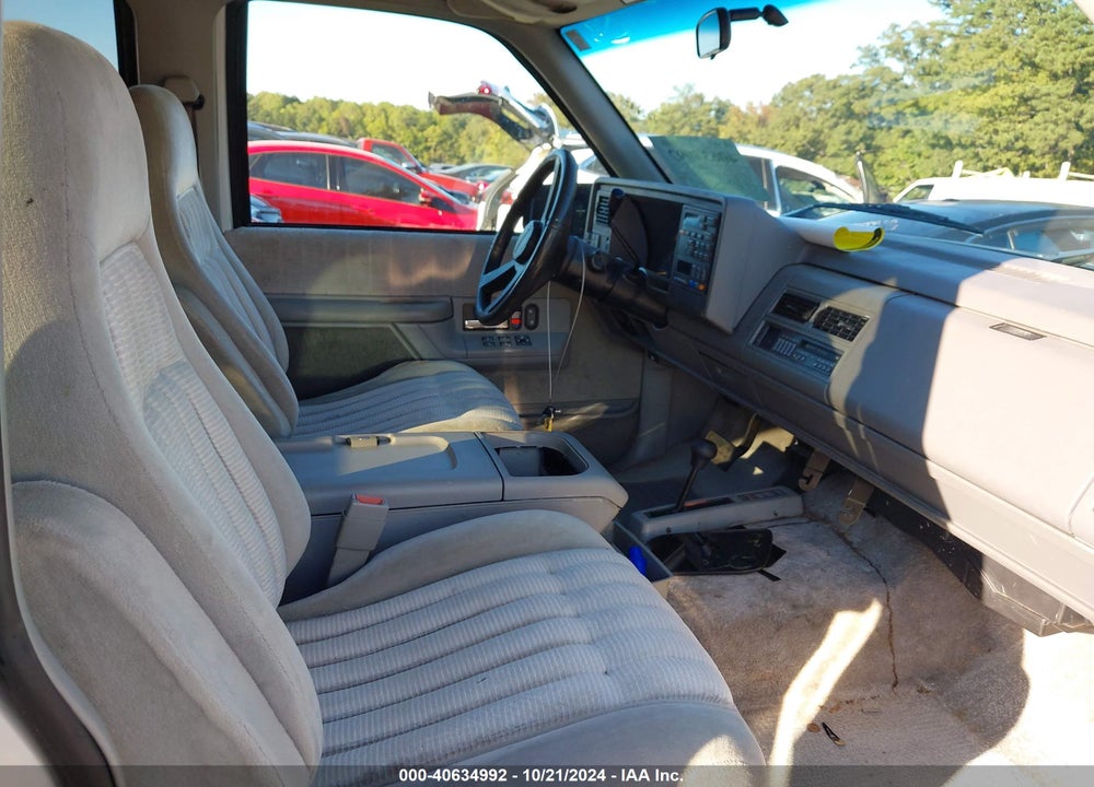 1994 CHEVROLET SUBURBAN K1500 VIN: 1GNFK16KXRJ388372