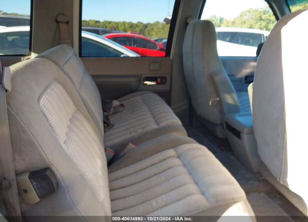 1994 CHEVROLET SUBURBAN K1500 VIN: 1GNFK16KXRJ388372