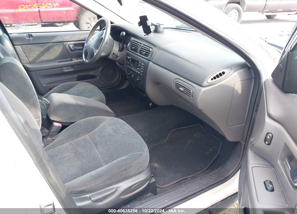 2001 FORD TAURUS SE VIN: 1FAFP53U01A122666