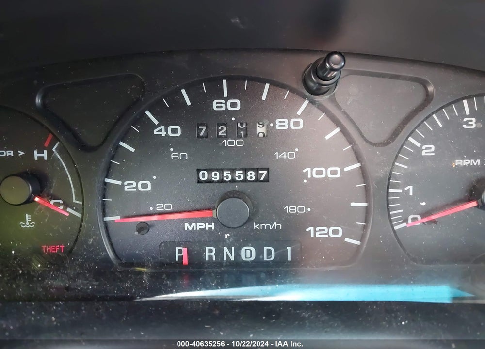 2001 FORD TAURUS SE VIN: 1FAFP53U01A122666
