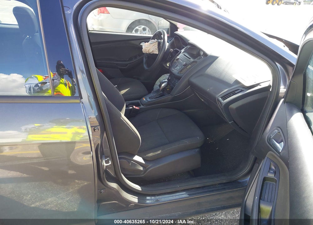 2015 FORD FOCUS SE VIN: 1FADP3F29FL200606