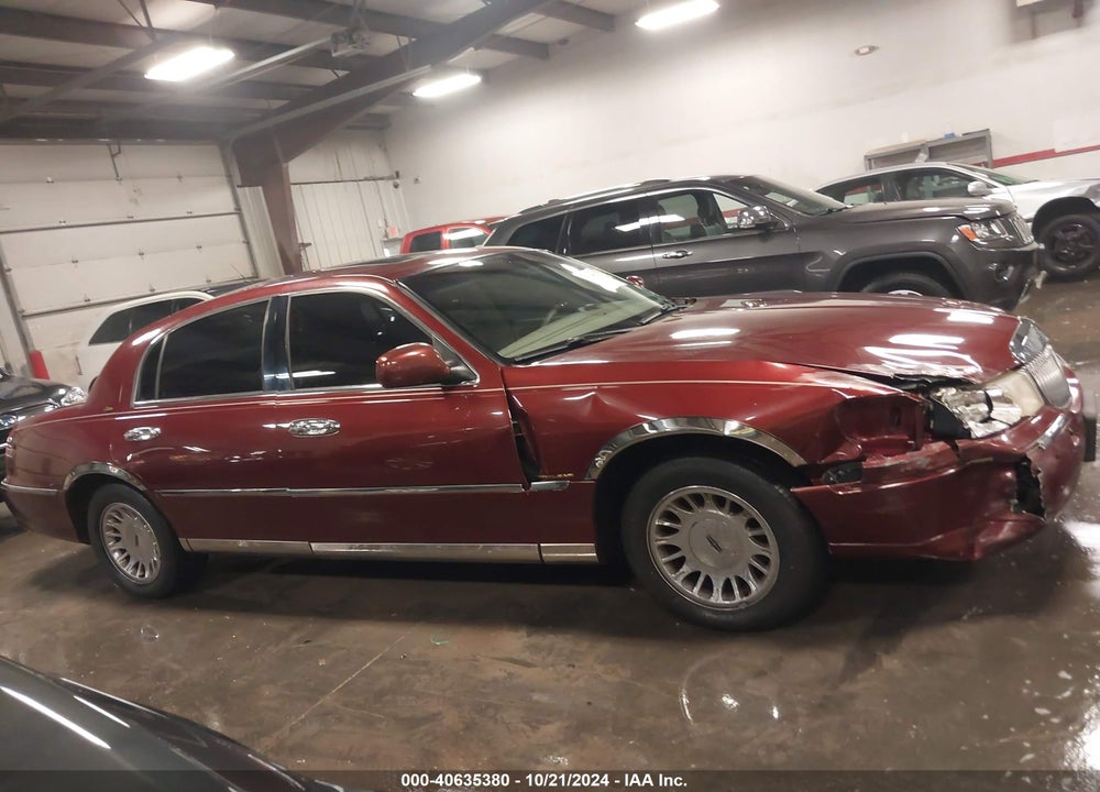 2000 LINCOLN TOWN CAR CARTIER VIN: 1LNHM83W7YY787642