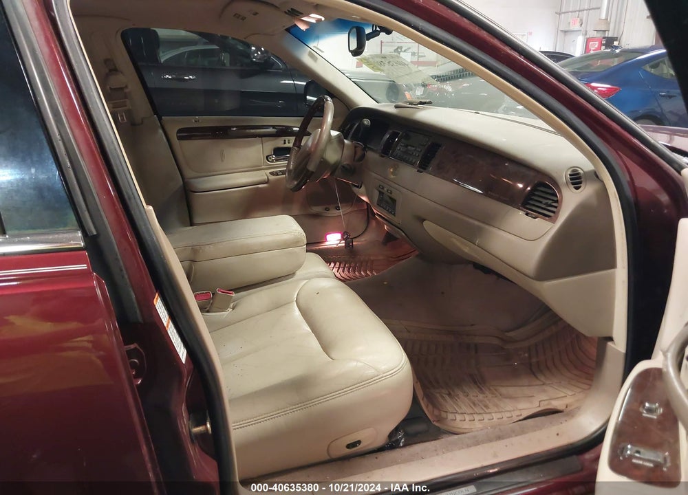 2000 LINCOLN TOWN CAR CARTIER VIN: 1LNHM83W7YY787642