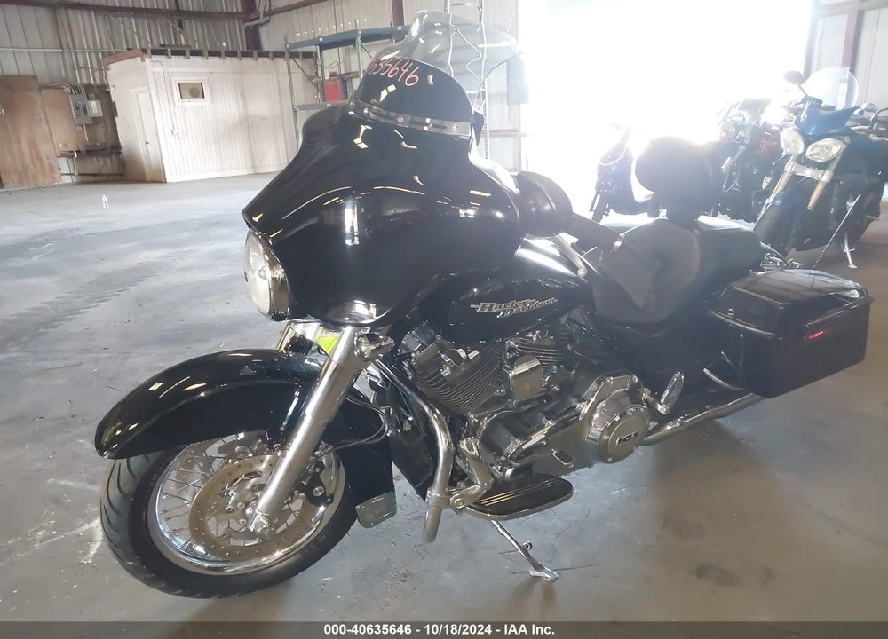 2011 HARLEY-DAVIDSON FLHX VIN: 1HD1KBM16BB617146