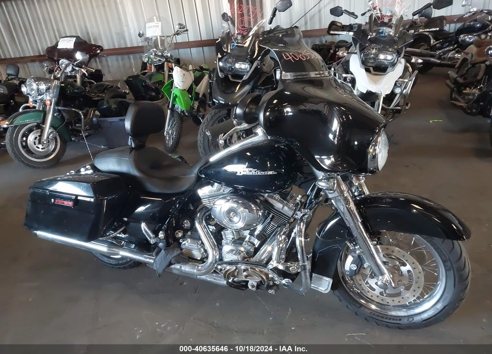2011 HARLEY-DAVIDSON FLHX VIN: 1HD1KBM16BB617146
