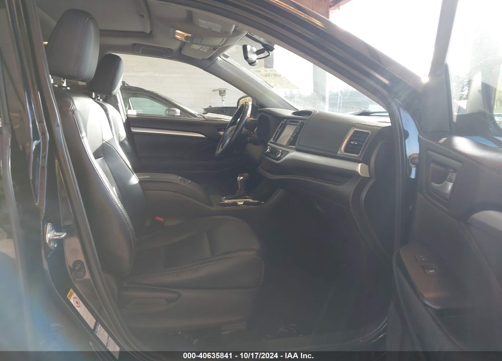 2015 TOYOTA HIGHLANDER XLE V6 VIN: 5TDJKRFHXFS179590