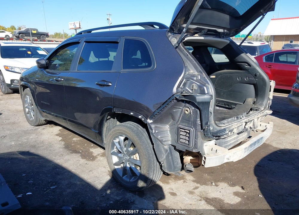 2018 JEEP CHEROKEE LATITUDE TECH CONNECT FWD VIN: 1C4PJLCB1JD588060