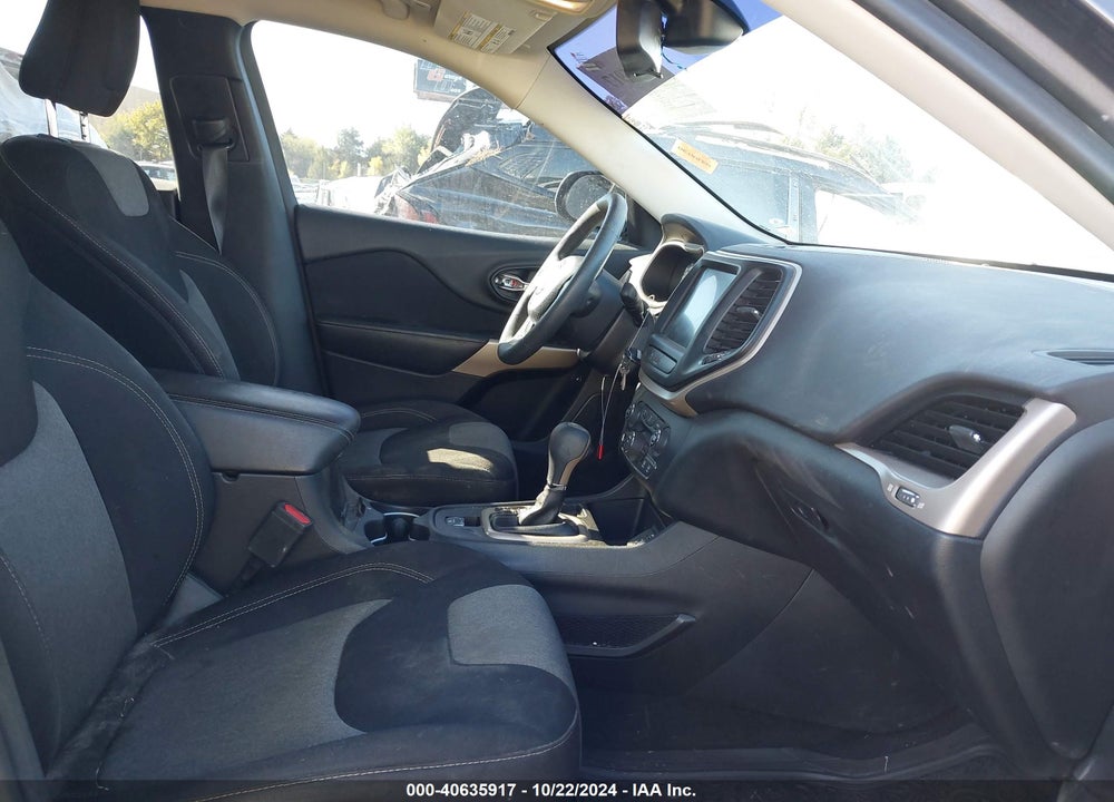 2018 JEEP CHEROKEE LATITUDE TECH CONNECT FWD VIN: 1C4PJLCB1JD588060