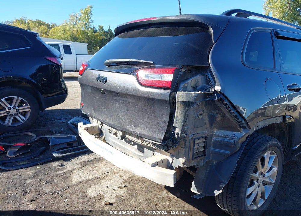 2018 JEEP CHEROKEE LATITUDE TECH CONNECT FWD VIN: 1C4PJLCB1JD588060