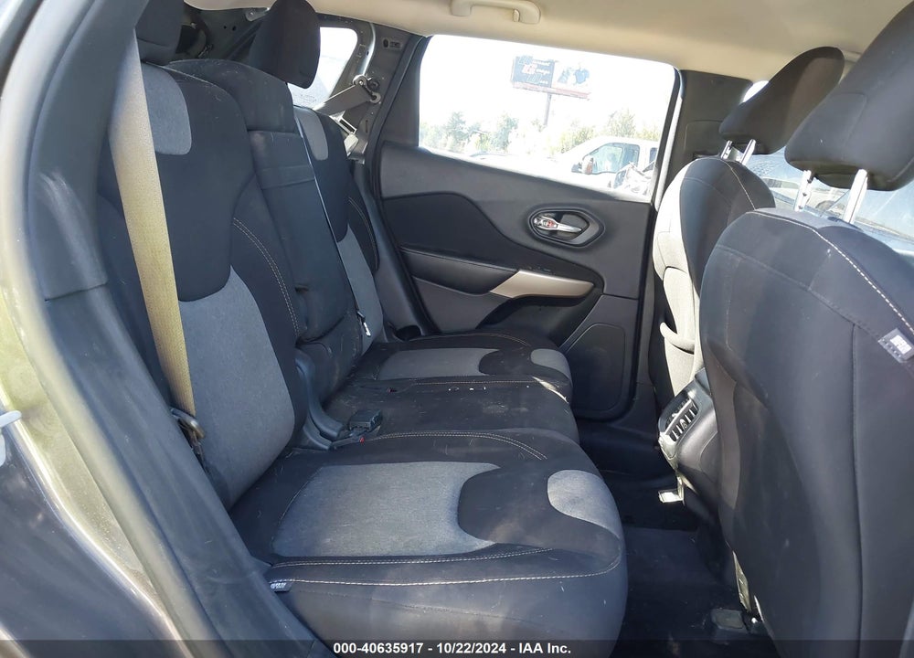 2018 JEEP CHEROKEE LATITUDE TECH CONNECT FWD VIN: 1C4PJLCB1JD588060