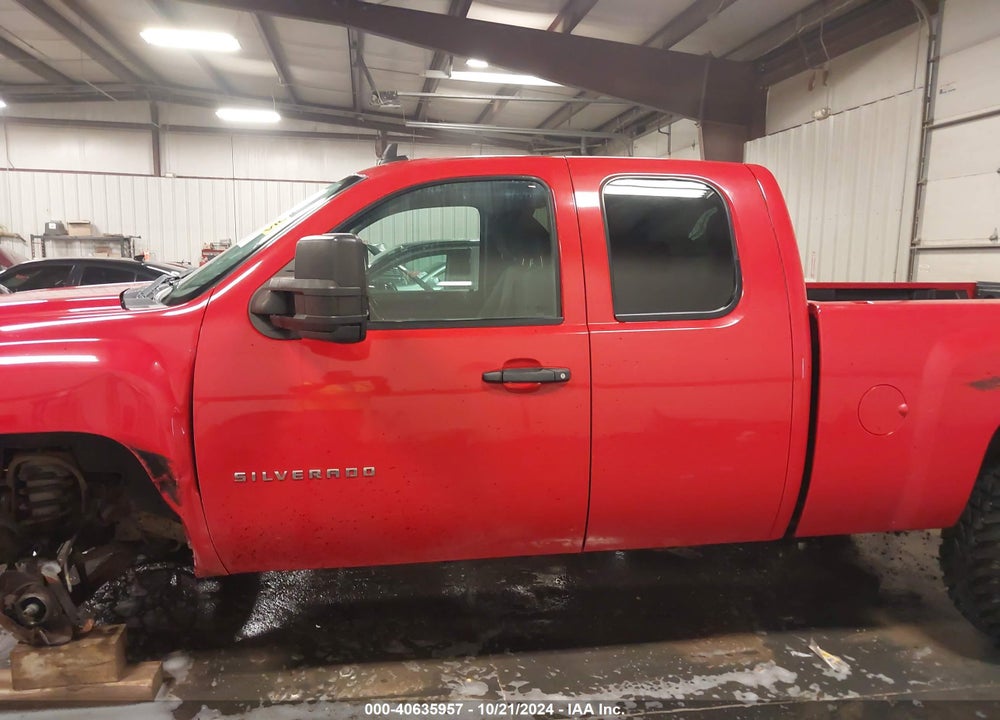 2011 CHEVROLET SILVERADO 1500 VIN: 1GCRKSE32BZ320578