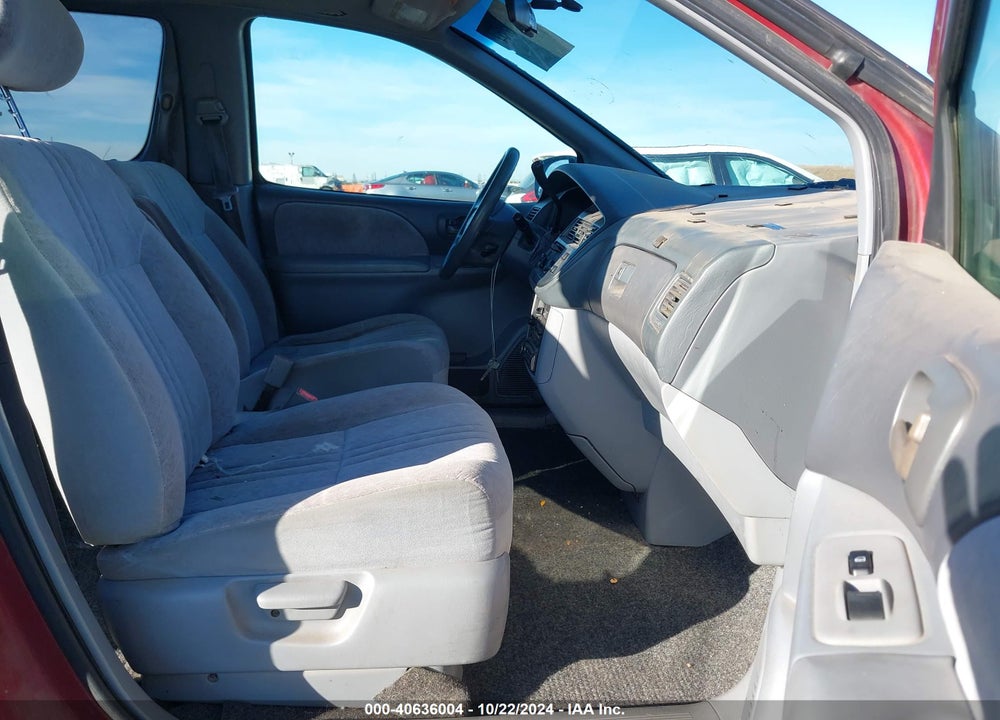 1998 TOYOTA SIENNA LE VIN: 4T3ZF13C0WU056364