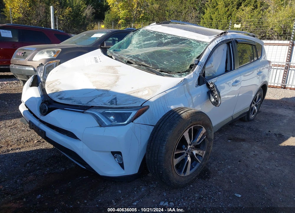 2018 TOYOTA RAV4 ADVENTURE/XLE VIN: 2T3RFREV6JW739319