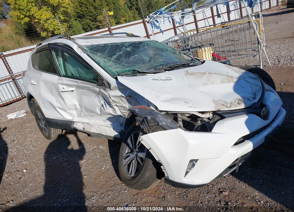 2018 TOYOTA RAV4 ADVENTURE/XLE VIN: 2T3RFREV6JW739319