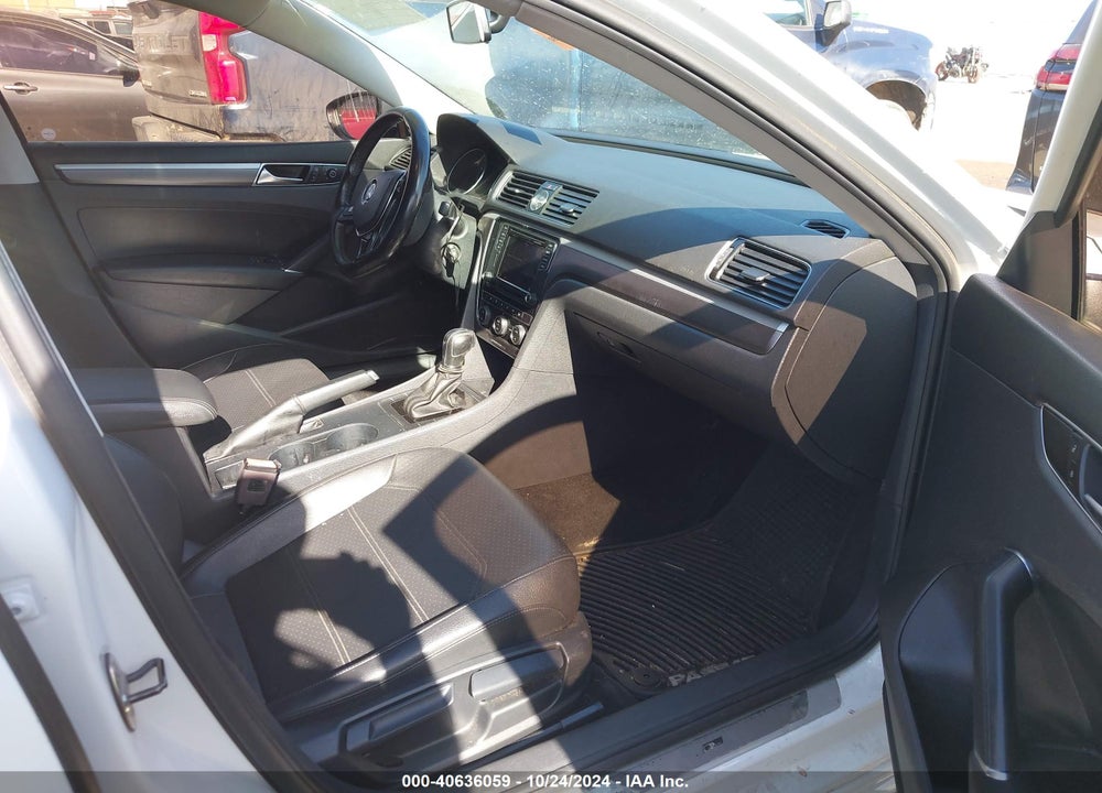 2017 VOLKSWAGEN PASSAT 1.8T R-LINE VIN: 1VWDT7A37HC077157