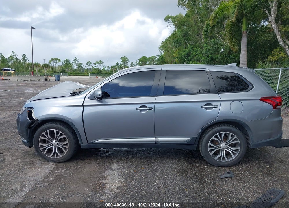 2017 MITSUBISHI OUTLANDER SE VIN: JA4AD3A38HZ038614