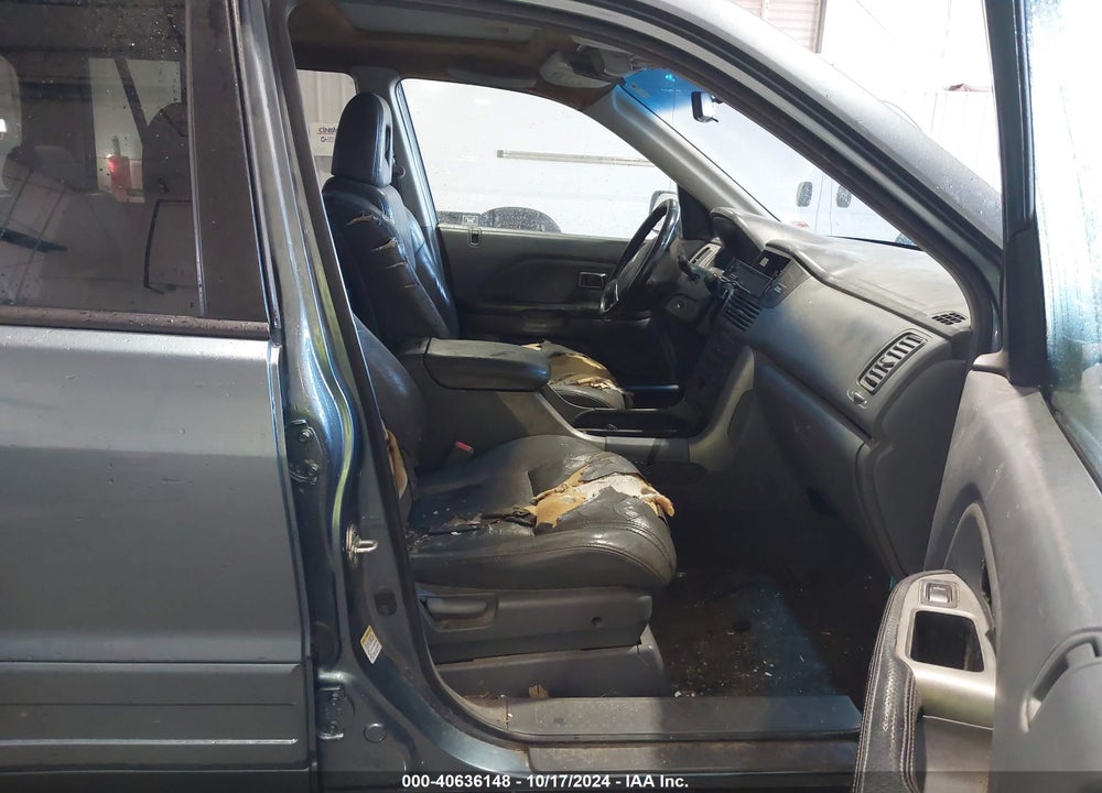 2005 HONDA PILOT EX-L VIN: 5FNYF18585B048068