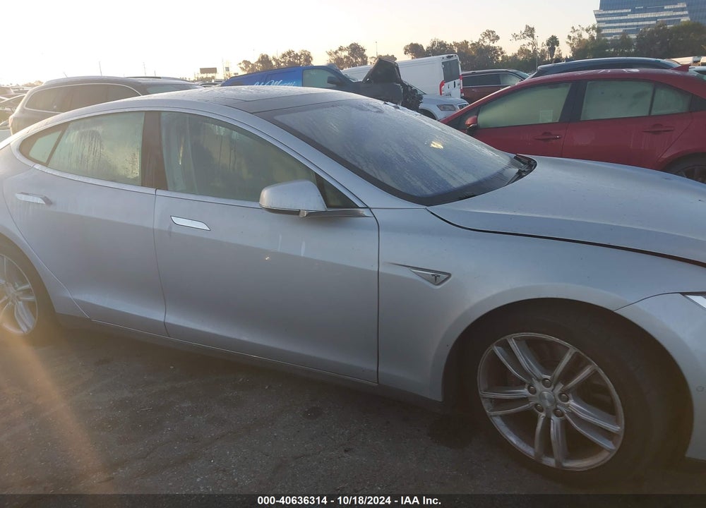 2015 TESLA MODEL S VIN: 5YJSA1E27FF114657
