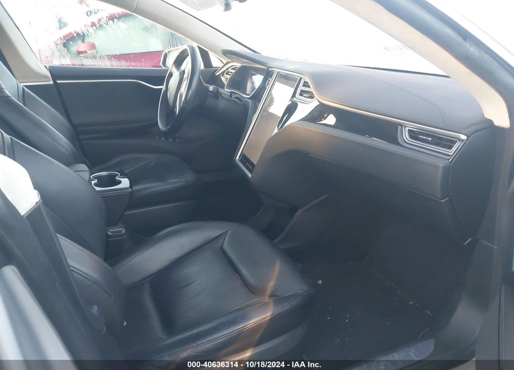 2015 TESLA MODEL S VIN: 5YJSA1E27FF114657