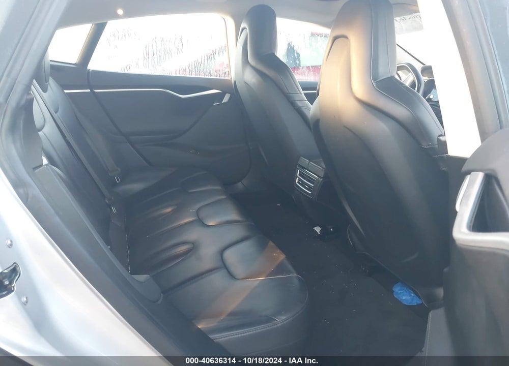 2015 TESLA MODEL S VIN: 5YJSA1E27FF114657
