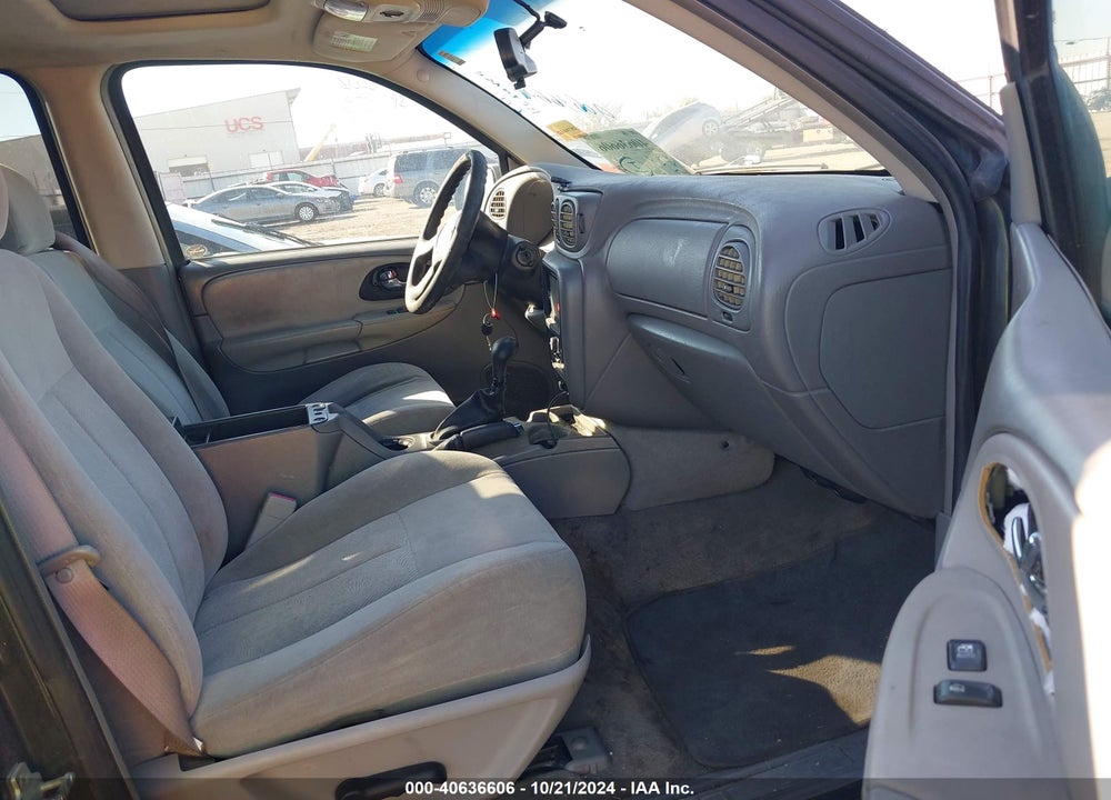 2005 CHEVROLET TRAILBLAZER LS VIN: 1GNDS13S252295877