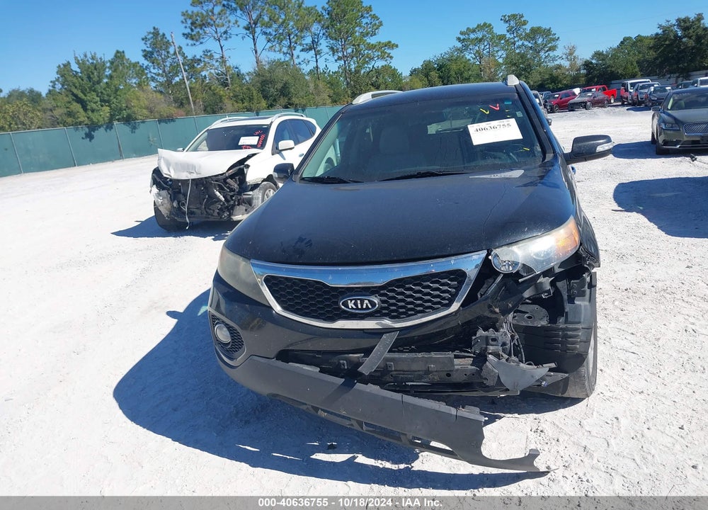 2013 KIA SORENTO LX V6 VIN: 5XYKT4A25DG410820