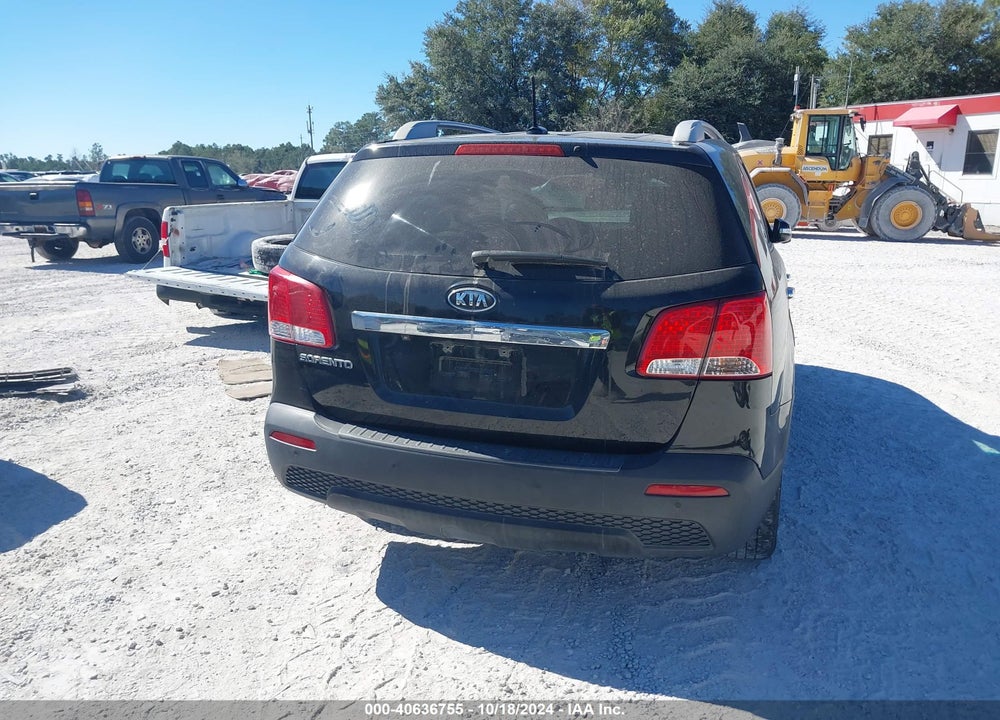 2013 KIA SORENTO LX V6 VIN: 5XYKT4A25DG410820