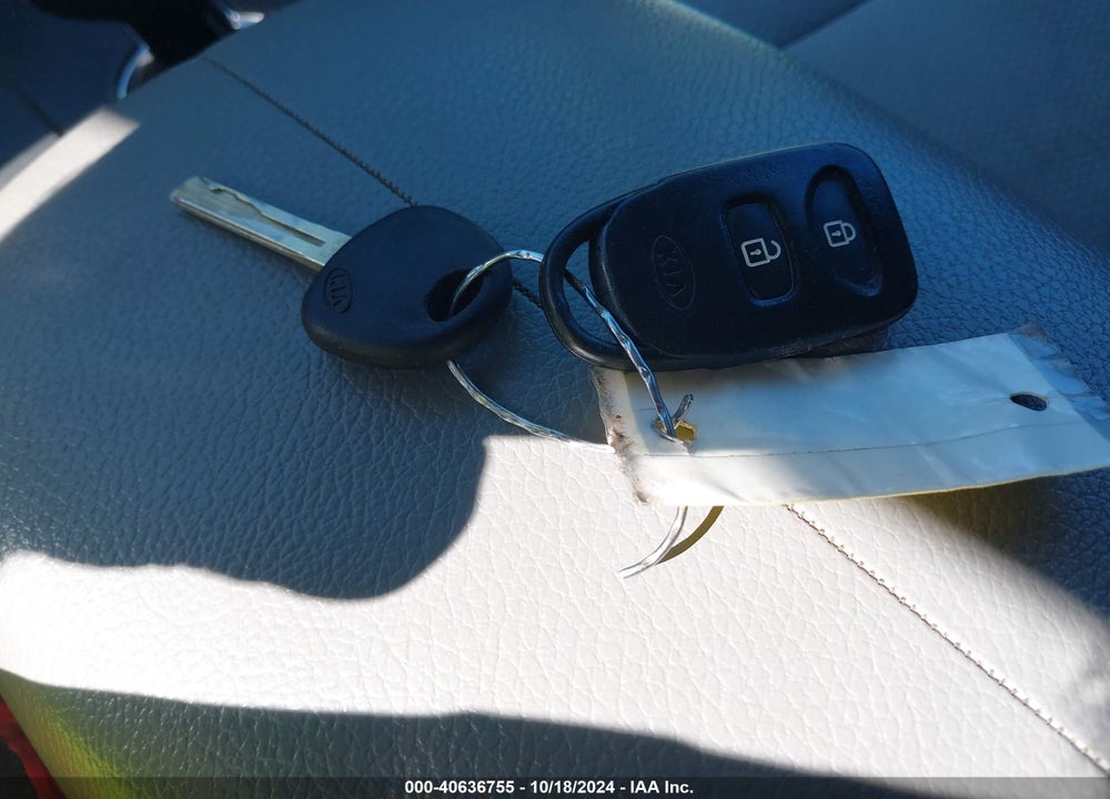 2013 KIA SORENTO LX V6 VIN: 5XYKT4A25DG410820