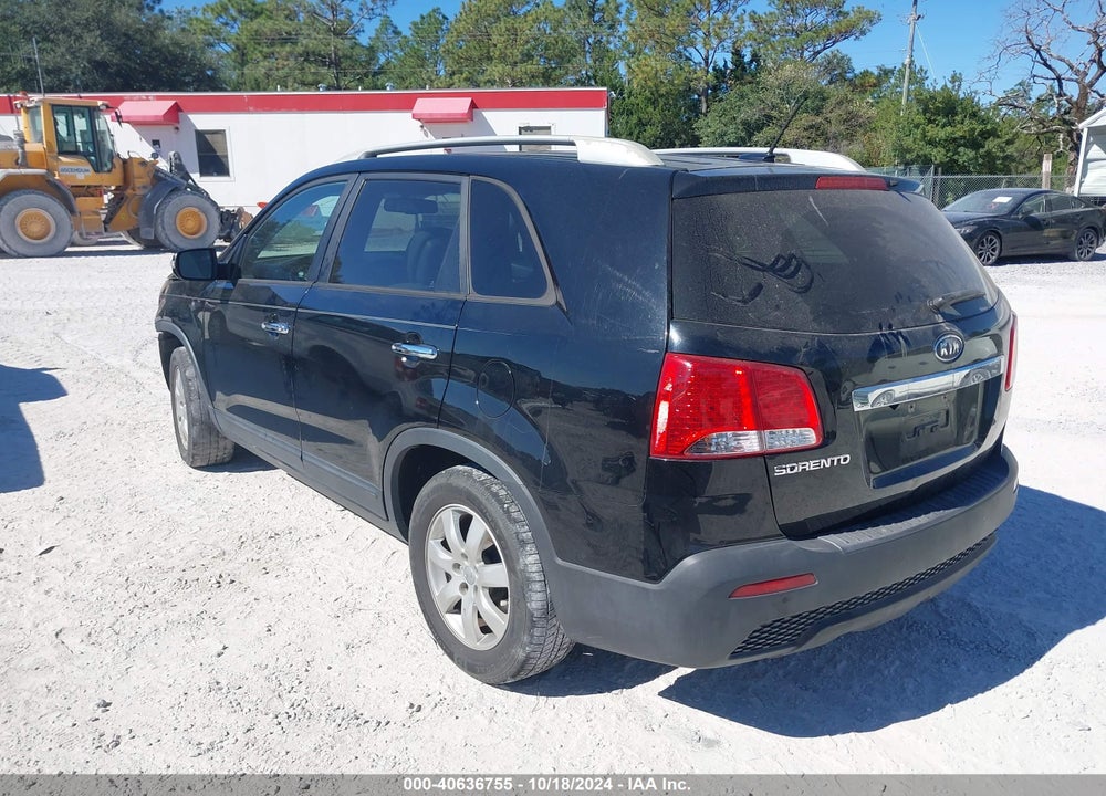 2013 KIA SORENTO LX V6 VIN: 5XYKT4A25DG410820
