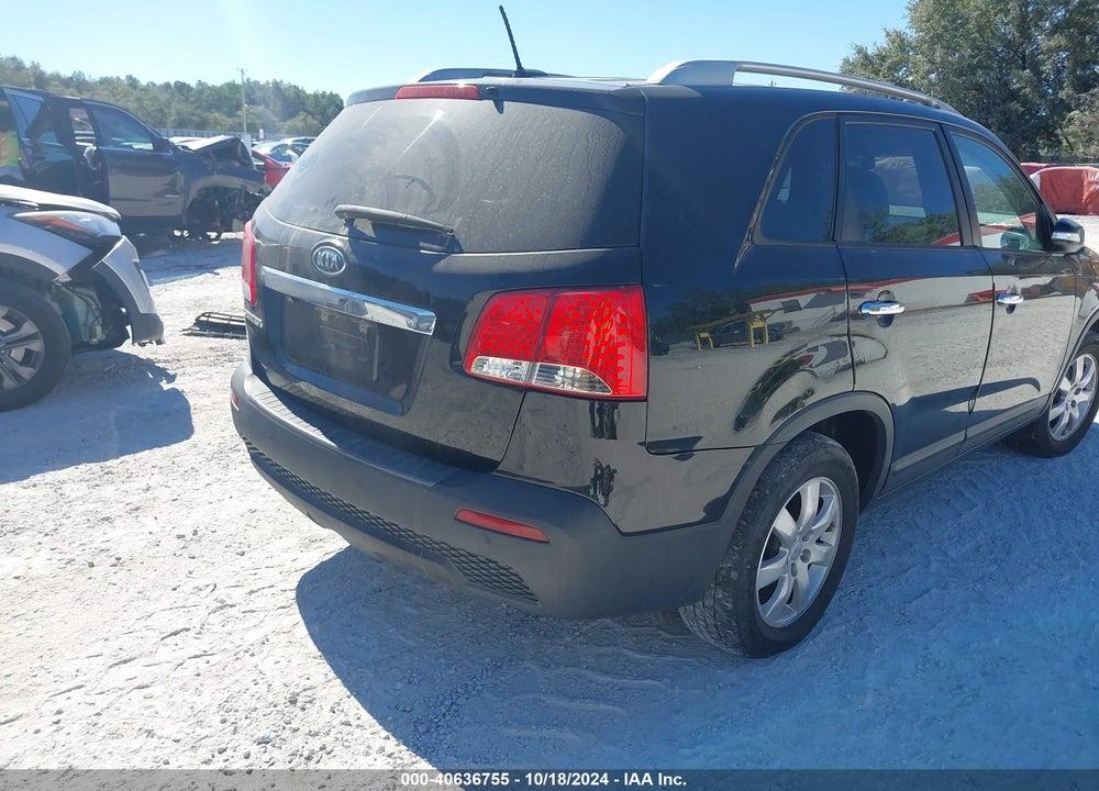 2013 KIA SORENTO LX V6 VIN: 5XYKT4A25DG410820