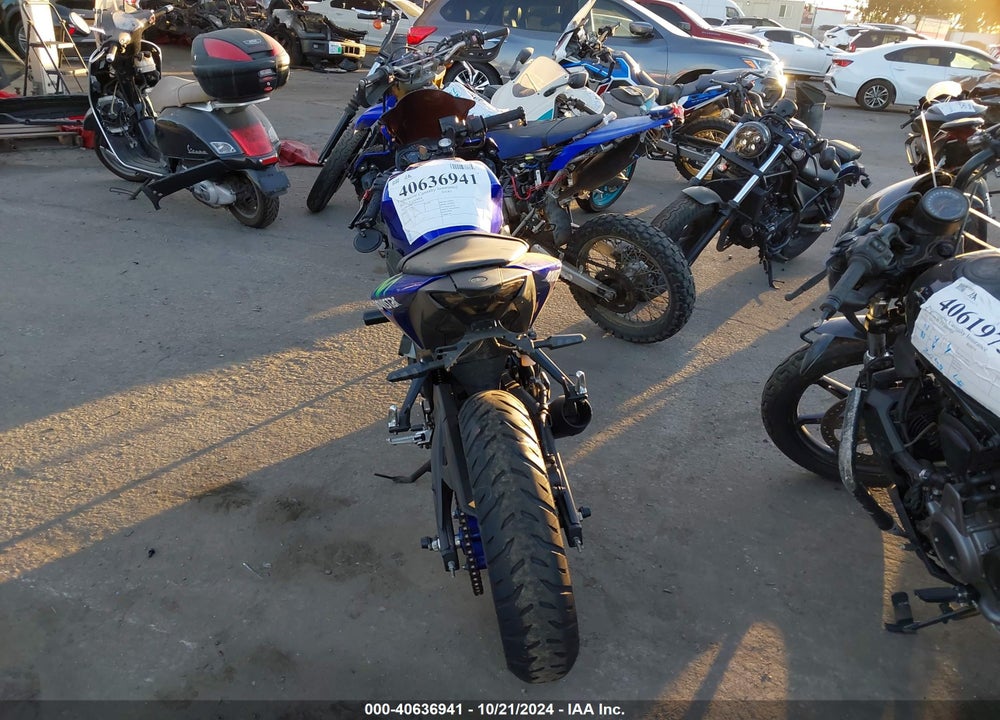 2017 YAMAHA YZFR3 VIN: MH3RH06Y4HK016359