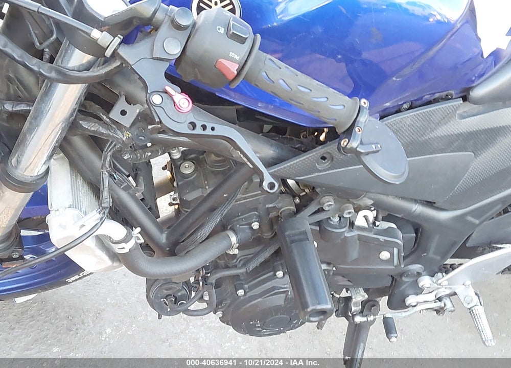 2017 YAMAHA YZFR3 VIN: MH3RH06Y4HK016359