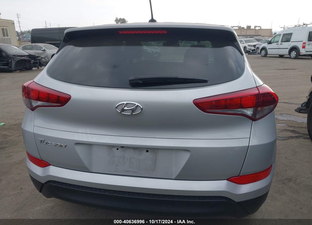 2017 HYUNDAI TUCSON SE VIN: KM8J23A45HU275946
