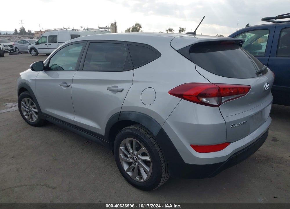 2017 HYUNDAI TUCSON SE VIN: KM8J23A45HU275946