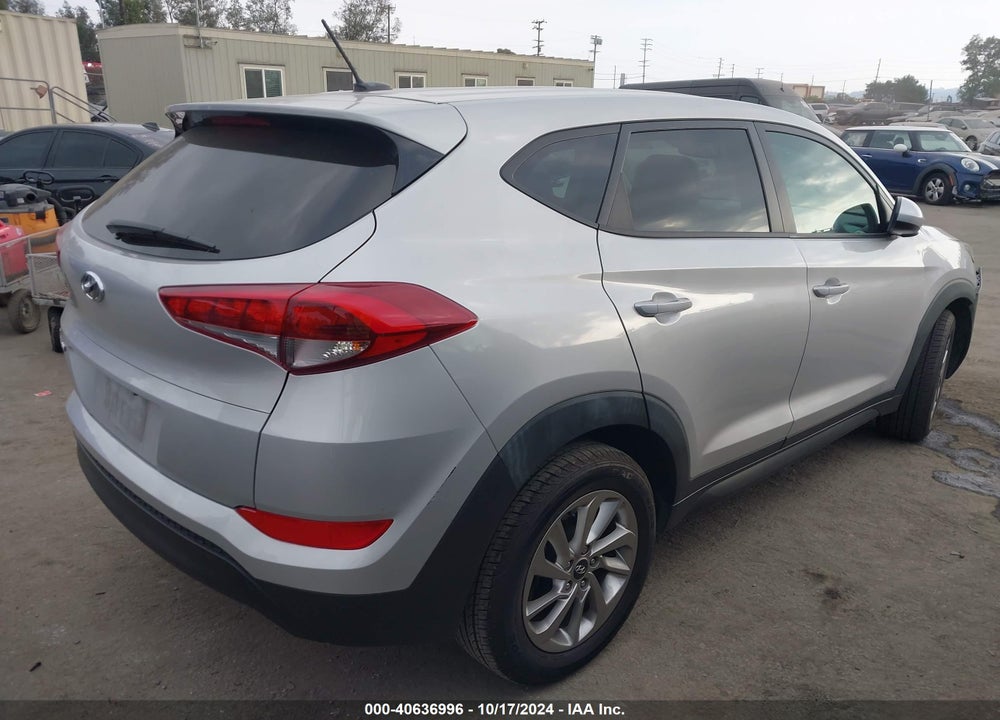 2017 HYUNDAI TUCSON SE VIN: KM8J23A45HU275946