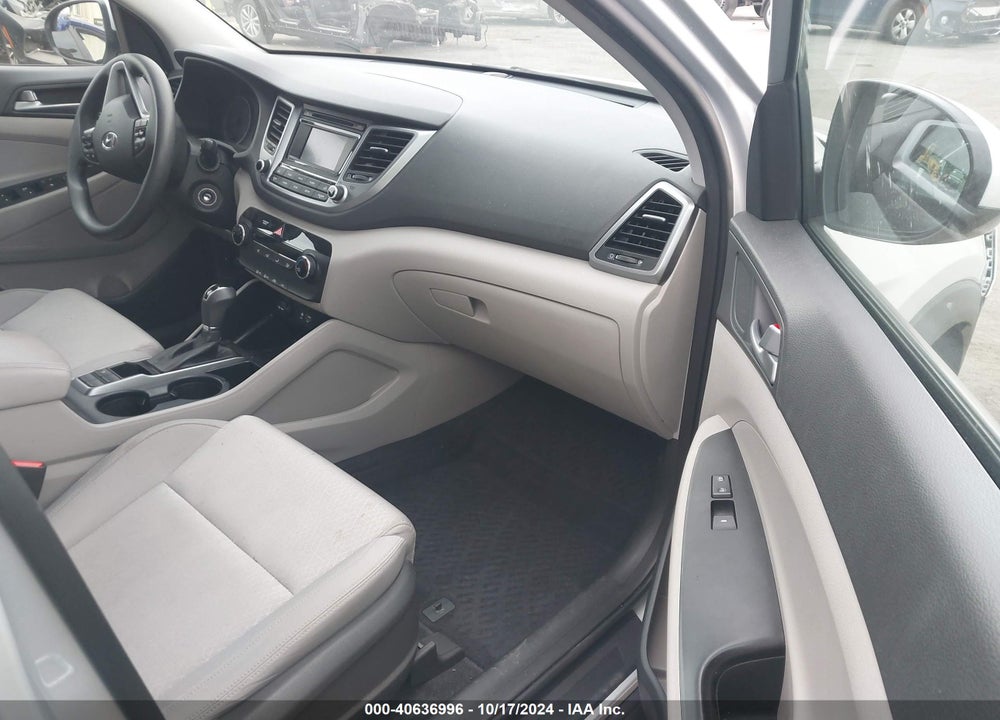 2017 HYUNDAI TUCSON SE VIN: KM8J23A45HU275946