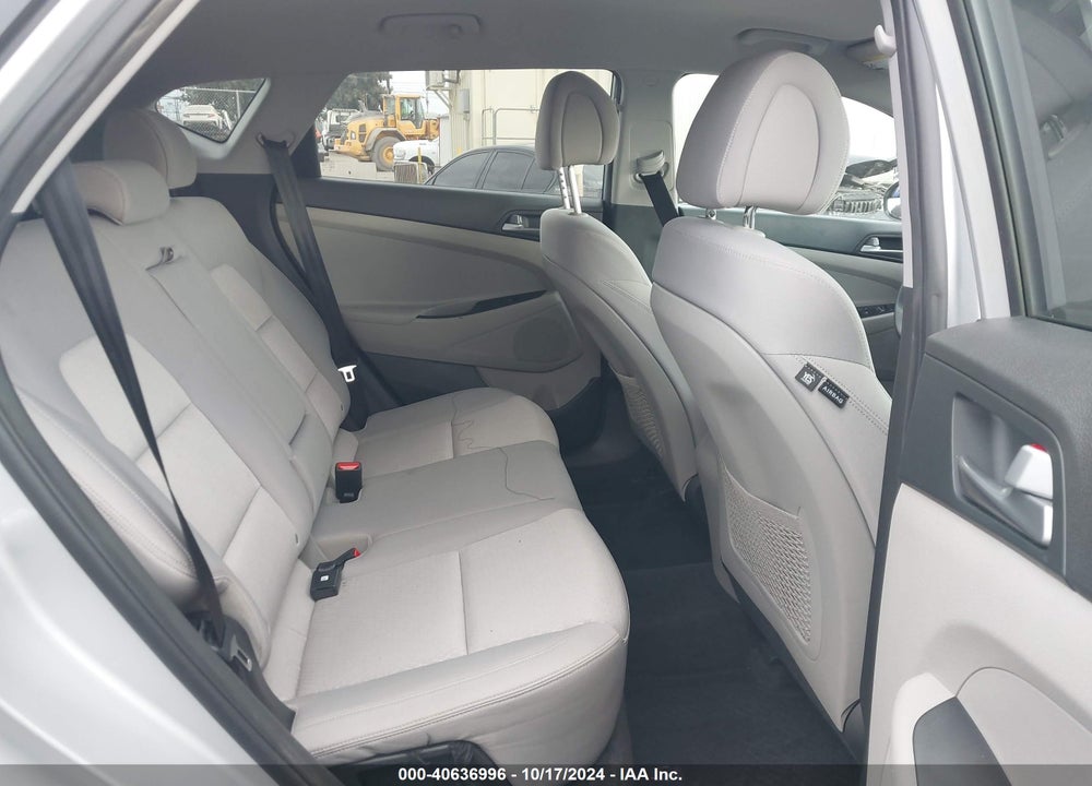 2017 HYUNDAI TUCSON SE VIN: KM8J23A45HU275946