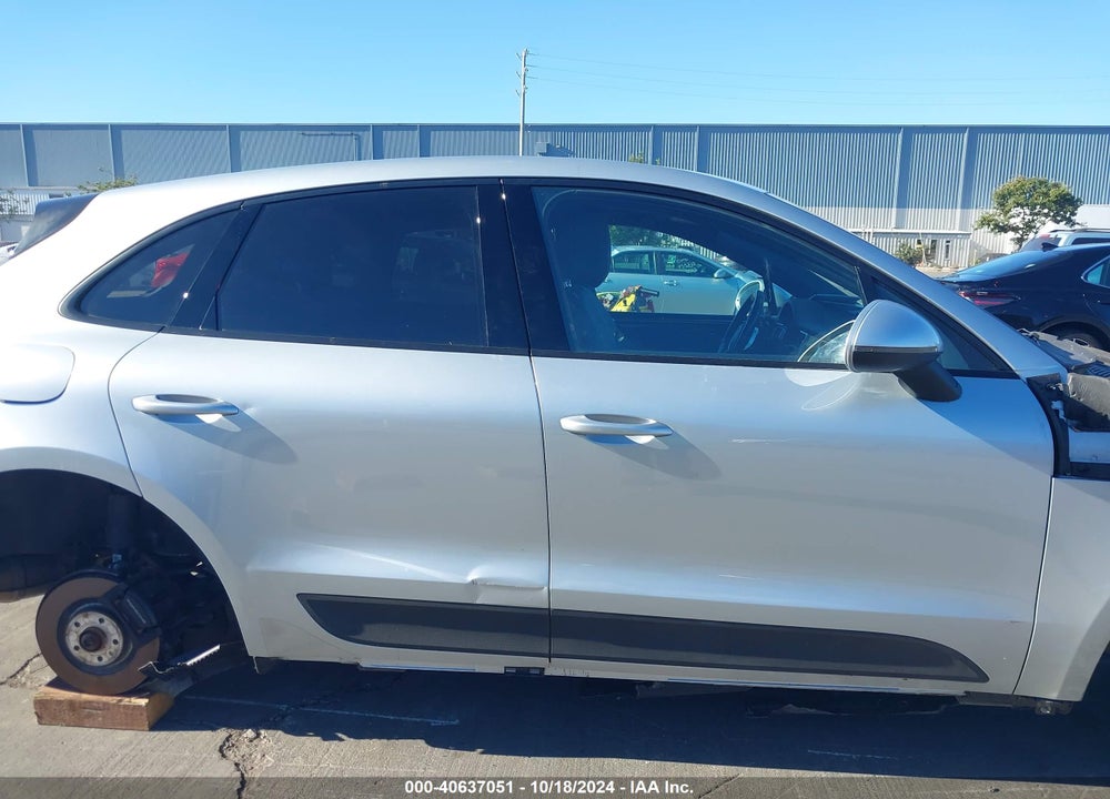 2017 PORSCHE MACAN VIN: WP1AA2A50HLB04925