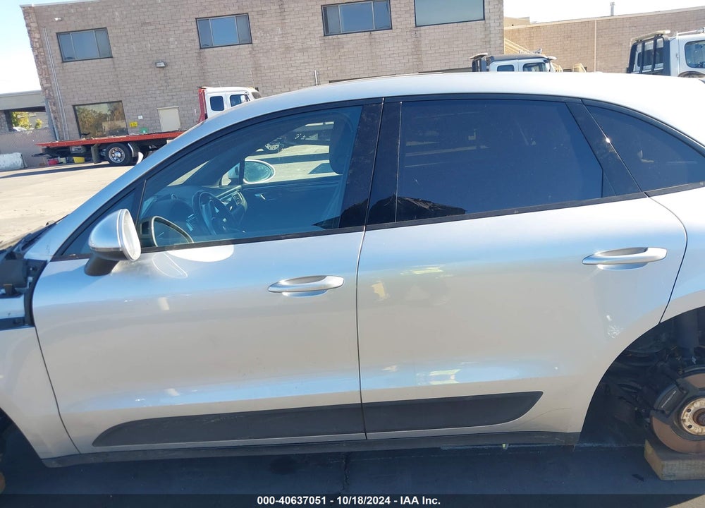 2017 PORSCHE MACAN VIN: WP1AA2A50HLB04925