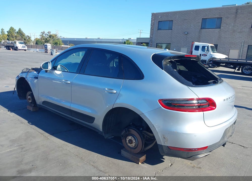 2017 PORSCHE MACAN VIN: WP1AA2A50HLB04925