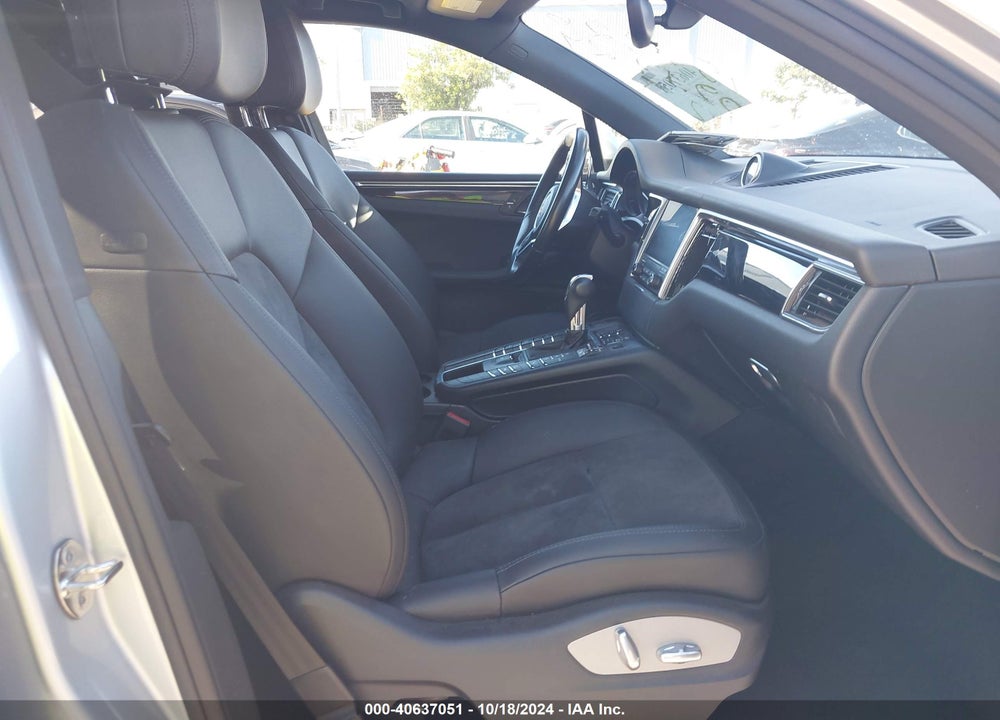 2017 PORSCHE MACAN VIN: WP1AA2A50HLB04925