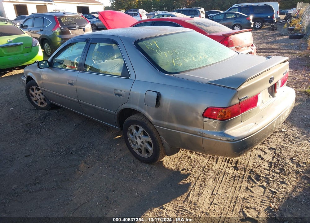 2001 TOYOTA CAMRY LE VIN: JT2BG22K410558071