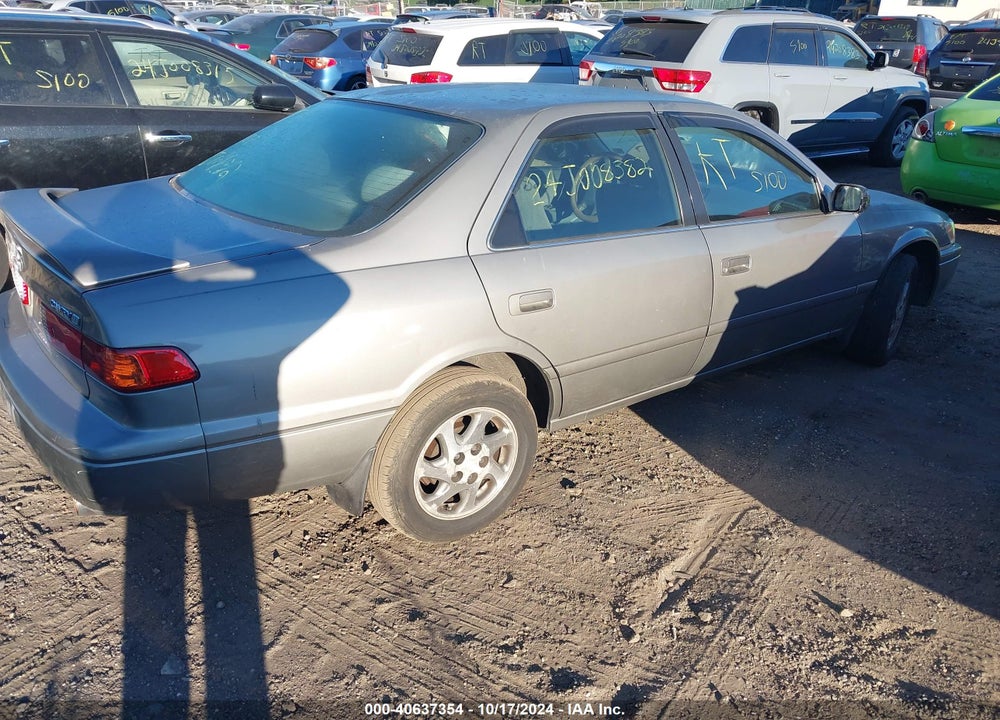 2001 TOYOTA CAMRY LE VIN: JT2BG22K410558071