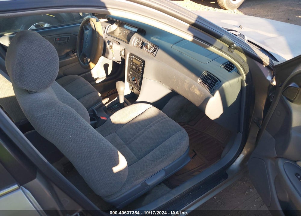 2001 TOYOTA CAMRY LE VIN: JT2BG22K410558071