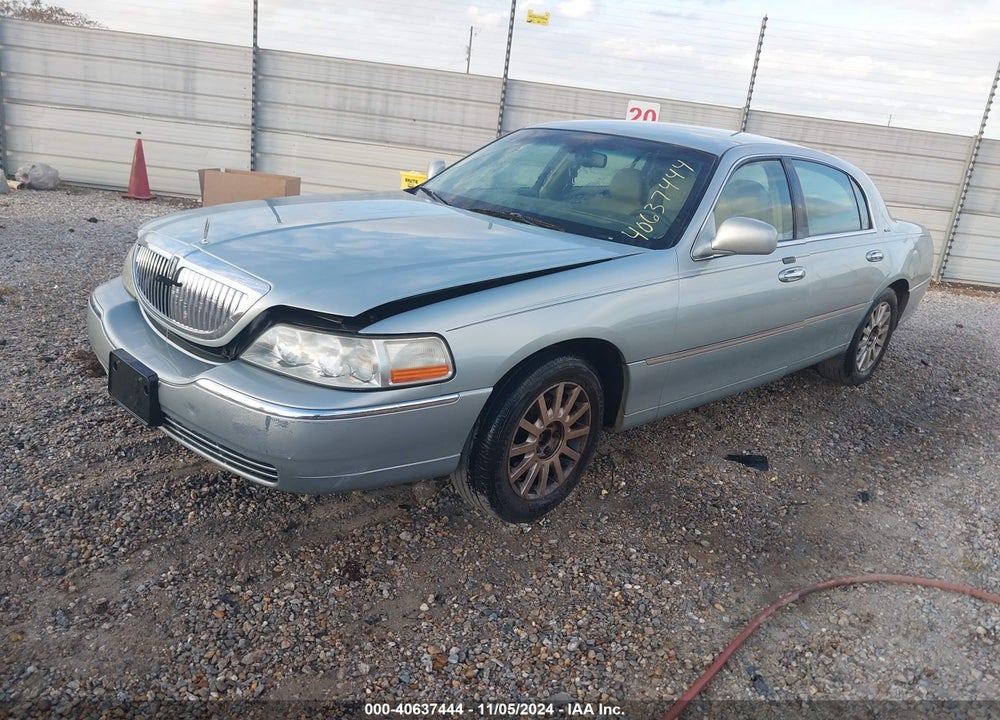 2007 LINCOLN TOWN CAR SIGNATURE VIN: 1LNHM81V57Y632385