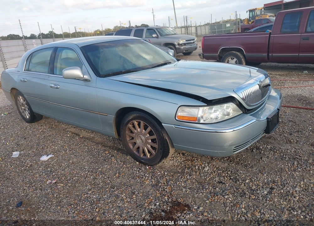 2007 LINCOLN TOWN CAR SIGNATURE VIN: 1LNHM81V57Y632385