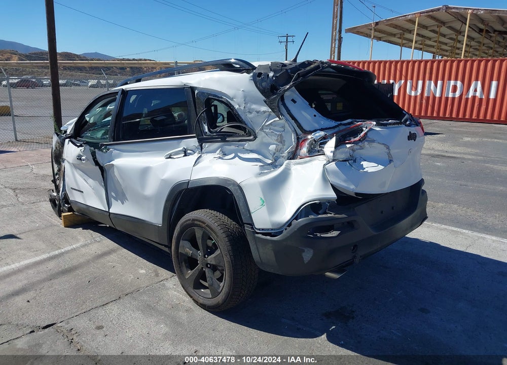 2018 JEEP CHEROKEE LATITUDE FWD VIN: 1C4PJLCB7JD566046