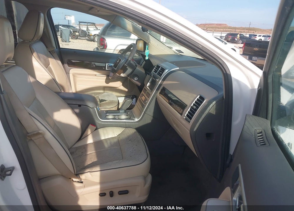 2009 LINCOLN MKX VIN: 2LMDU68C79BJ11745
