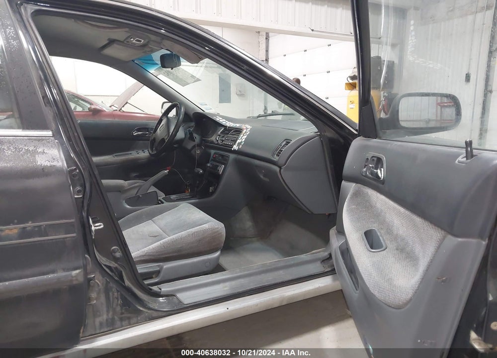 1997 HONDA ACCORD LX VIN: 1HGCD5639VA008584