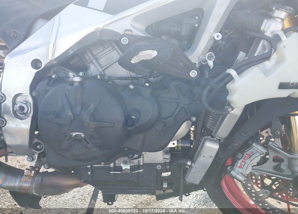 2017 APRILIA RSV4 RR VIN: ZD4KEU007HS000034